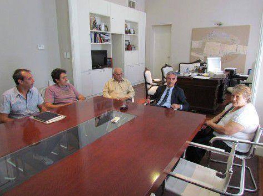 El Intendente Mario Meoni se reuni� con fomentistas