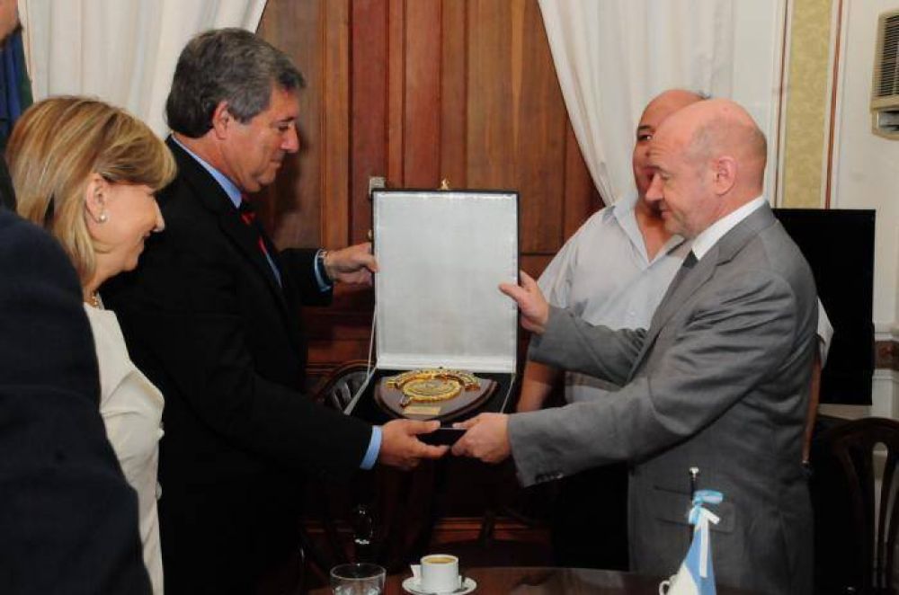 Horacio Gonz�lez recibi� a Comitiva de Diputados de Mosc�