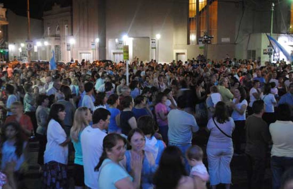 M�s de mil personas marcharon contra el Gobierno Nacional en el centro de Olavarr�a