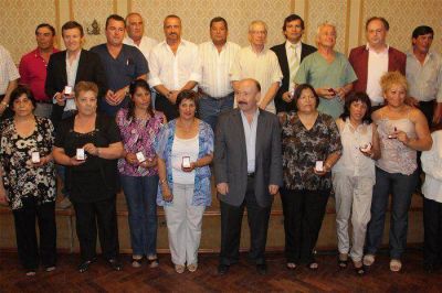 Entrega de medallas a empleados municipales