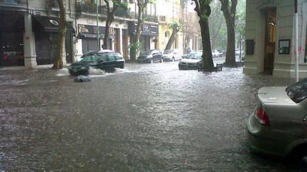 La Ciudad amaneci� m�s limpia, pero ahora hay alerta por tormentas