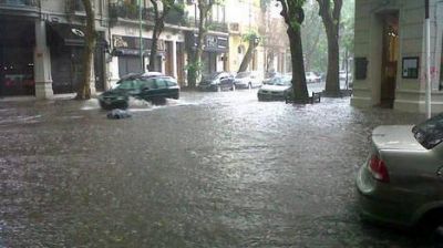 Diluvia en Buenos Aires y ya hay barrios inundados