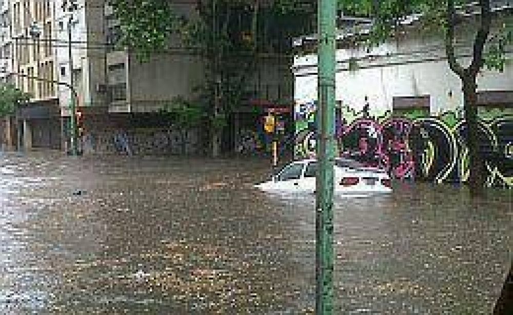 Una fuerte tormenta inund� otra vez la Ciudad