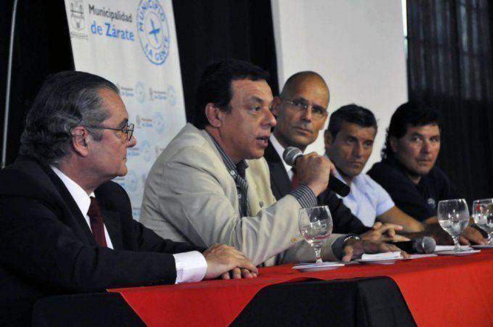 Se firm� la transferencia del Club Lanxess al Municipio