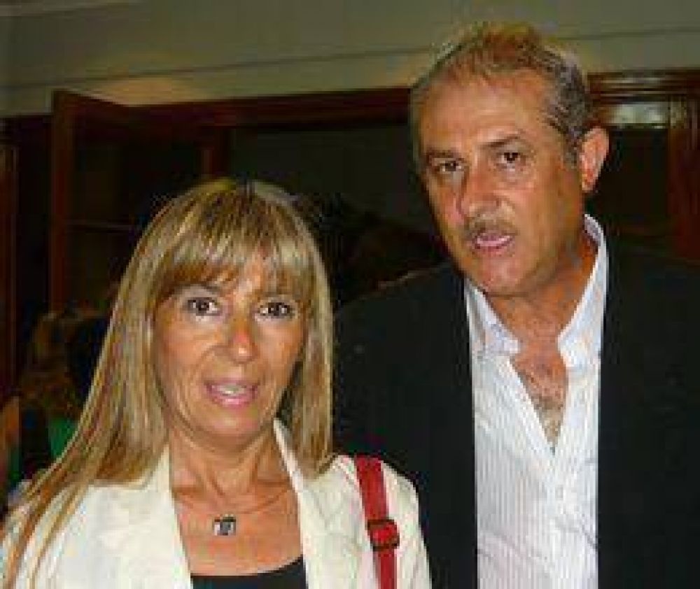 Clark apuesta a la alegr�a y el optimismo  