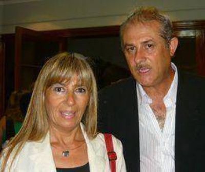 Clark apuesta a la alegr�a y el optimismo  