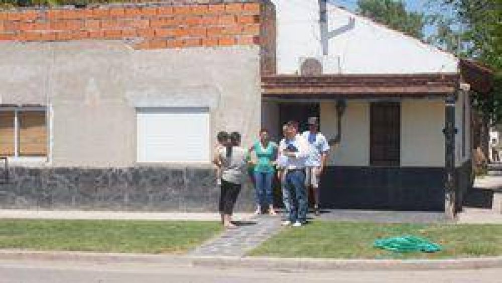El municipio comenz� a entregar los subsidios a familias afectadas por el temporal 