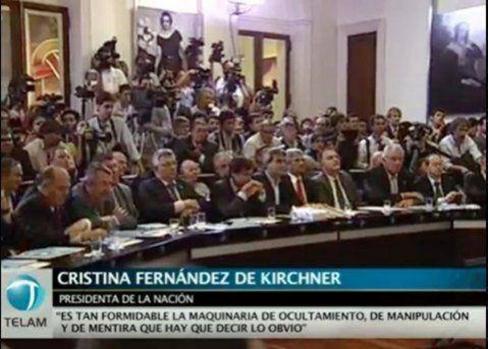 Mauricio Barrientos estuvo en una reuni�n convocada por la presidenta.
