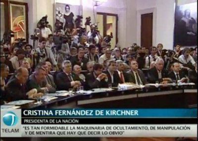 Mauricio Barrientos estuvo en una reuni�n convocada por la presidenta.