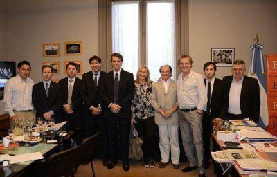 Trabajo conjunto entre Provincia y empresarios de industria de bolsas