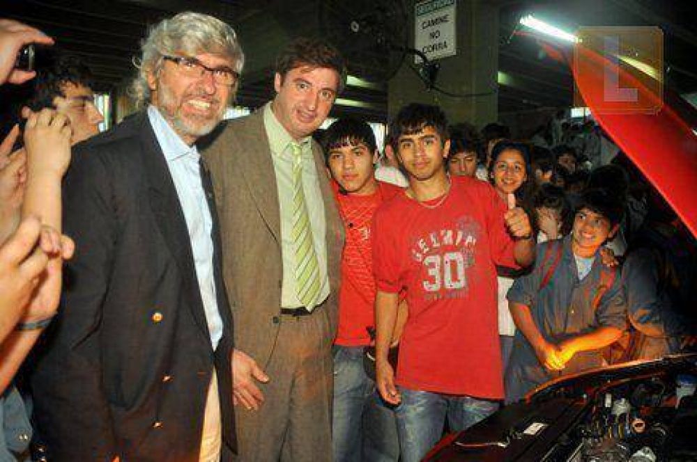 La Escuela Industrial recibi� la donaci�n de un Citro�n C4 0km