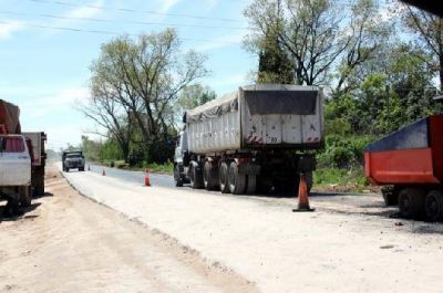 Avanza la pavimentaci�n de la Ruta 16 que vincula al Parque Industrial con Presidente Per�n