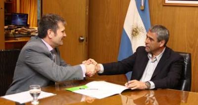 El municipio firm� un convenio con la firma Petrobras
