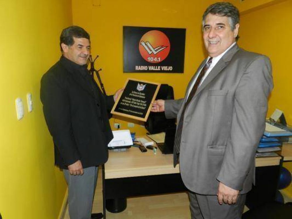 Tomassi visit� Radio Valle Viejo