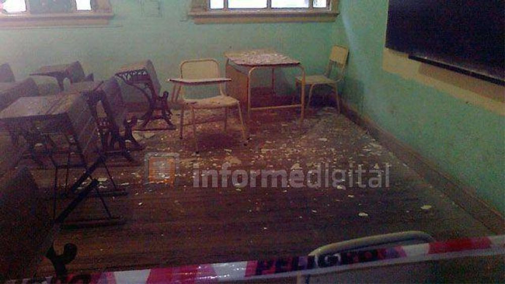 Paran�: cay� parte del techo de la Escuela Normal y casi ocurre una tragedia