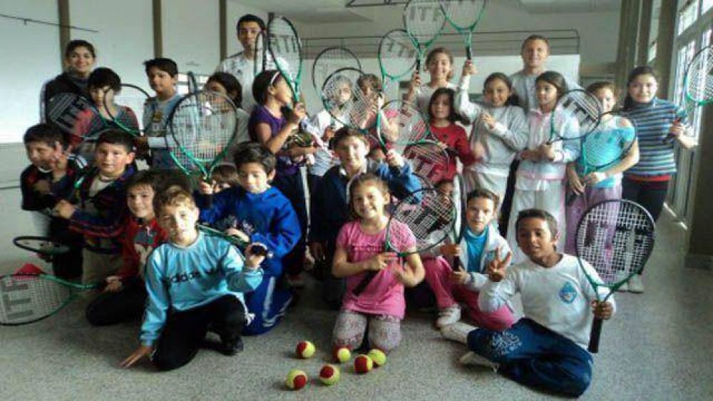 A partir de 2013 se brindaran clases de tenis en escuelas primarias