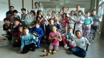 A partir de 2013 se brindarían clases de tenis en escuelas primarias