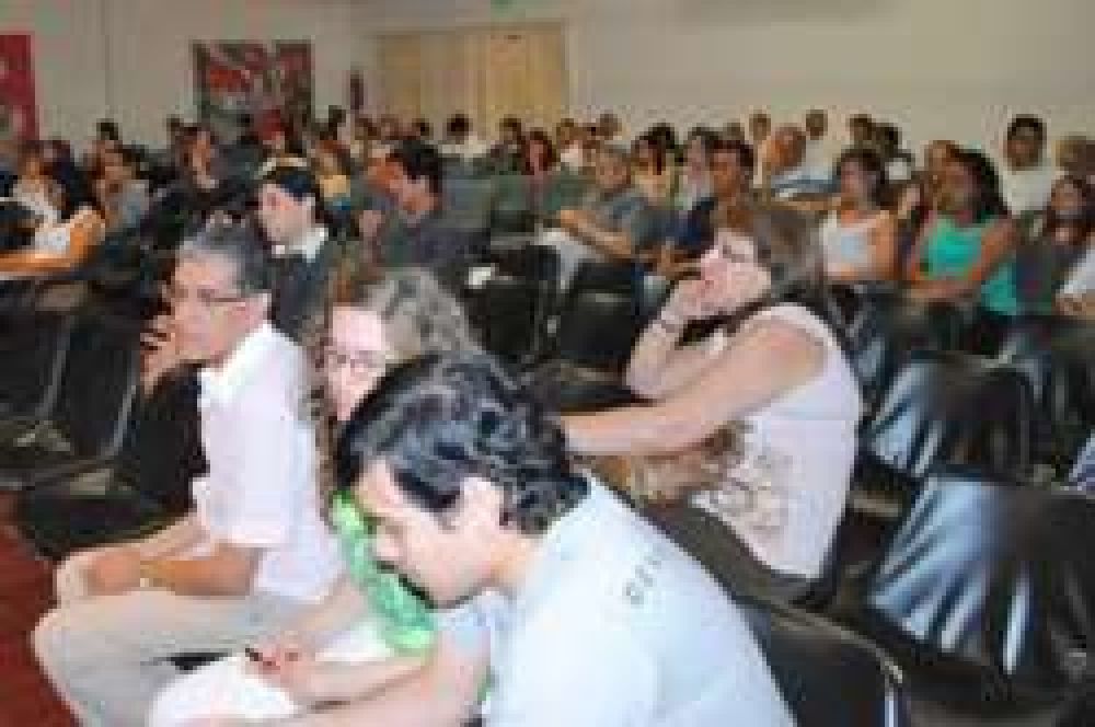 Jornada sobre �El rol de las redes sociales en el tercer milenio�		