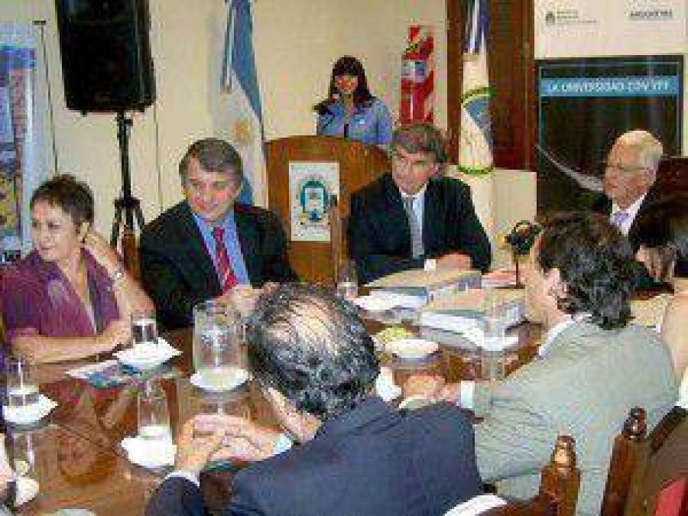 Se lanz� programa de fortalecimiento de recursos humanos en petr�leo �La universidad con YPF�