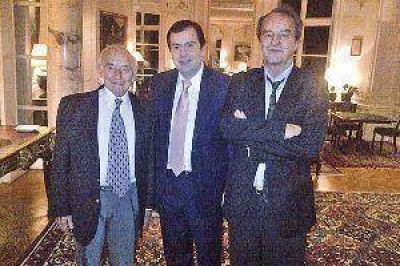 Zamora se reuni� con el embajador argentino en Francia, Aldo Ferrer