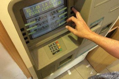  	 Avanza proyecto para prohibir cajeros autom�ticos en casinos.