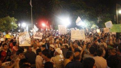 Ecos del 8N: lecturas confrontadas entre oficialistas y opositores en Tucum�n  