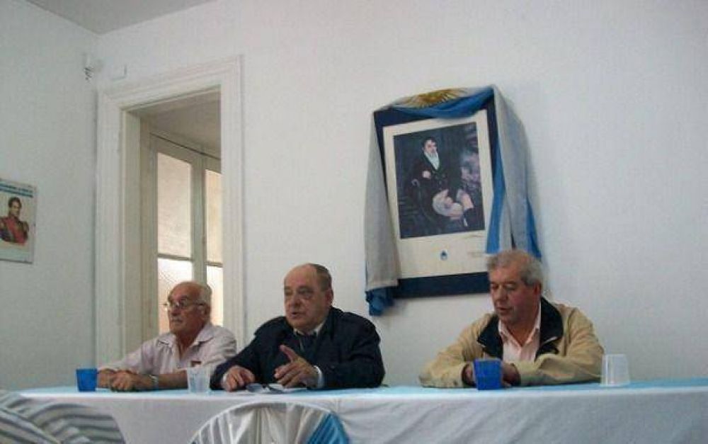 Arroyo redobla la apuesta e insiste en que AM impide que avancen los proyectos opositores