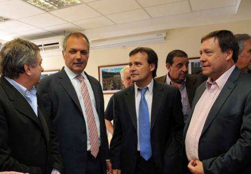 Weretilneck habl� de �aumentar la cadena de comercializaci�n�