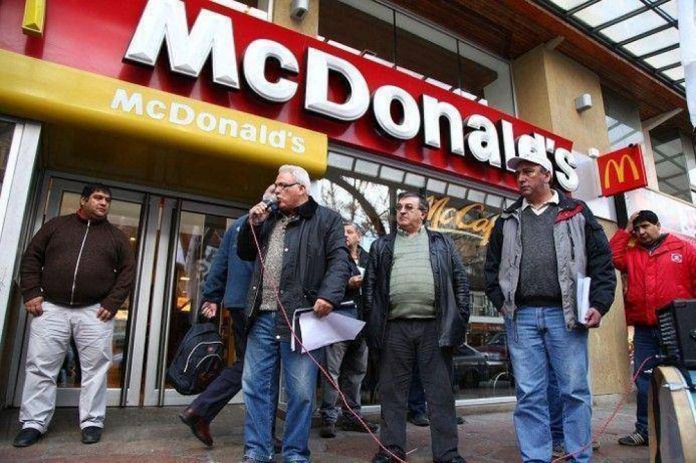 Weretilneck intercedi� y UTHGRA suspendi� reclamo en Mc Donald's