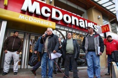 Weretilneck intercedi� y UTHGRA suspendi� reclamo en Mc Donald's