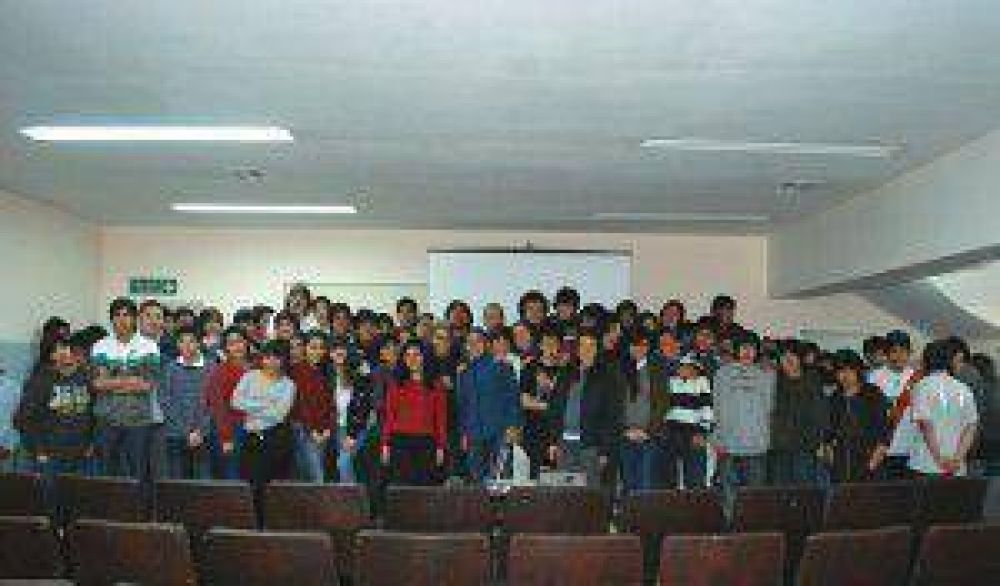 M�s de 200 alumnos disfrutaron del programa �el Cine Ambiental va a la escuela�