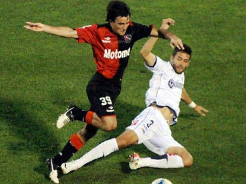 Newell's no fue el de siempre, empat� con Quilmes y V�lez le arrebat� la punta