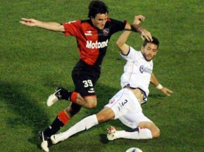 Newell's no fue el de siempre, empat� con Quilmes y V�lez le arrebat� la punta