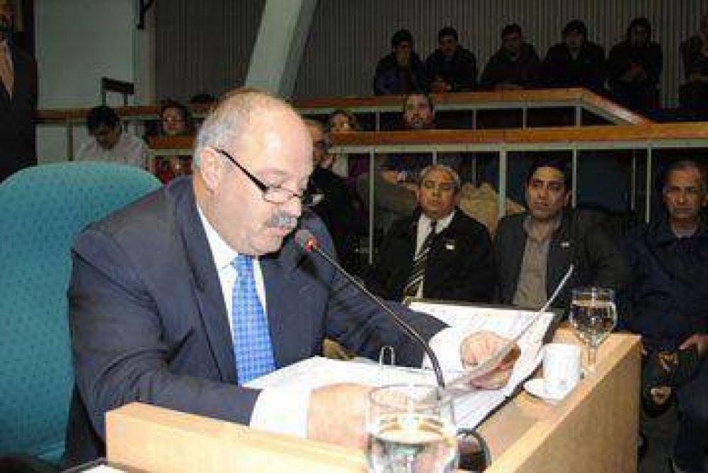 Diputado Fern�ndez a favor del cr�dito del Banco Santa Cruz