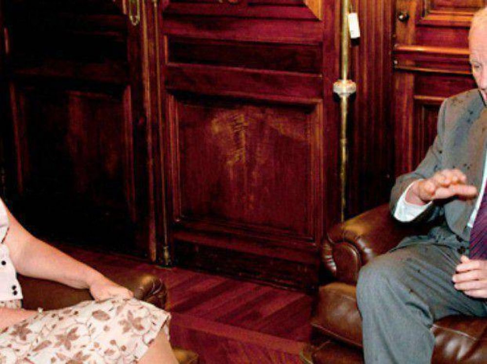 Lamberto visit� a Gils Carb�, en una se�al de acercamiento a la Naci�n