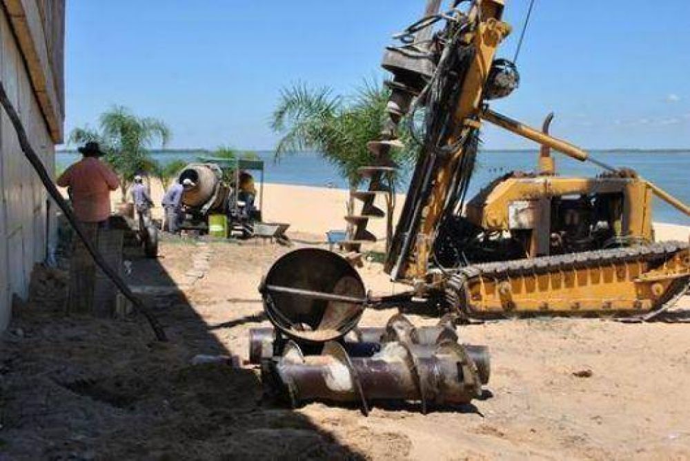Trabajos para extensi�n de 1.600 metros de playa