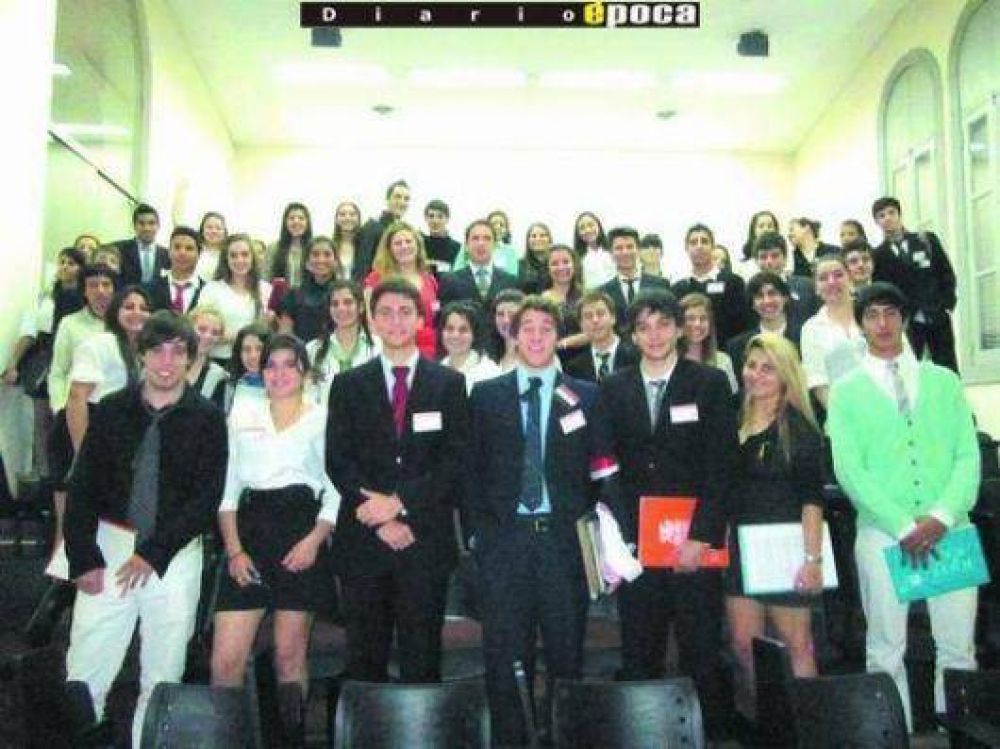 Alumnos correntinos participaron en un simulacro de Naciones Unidas