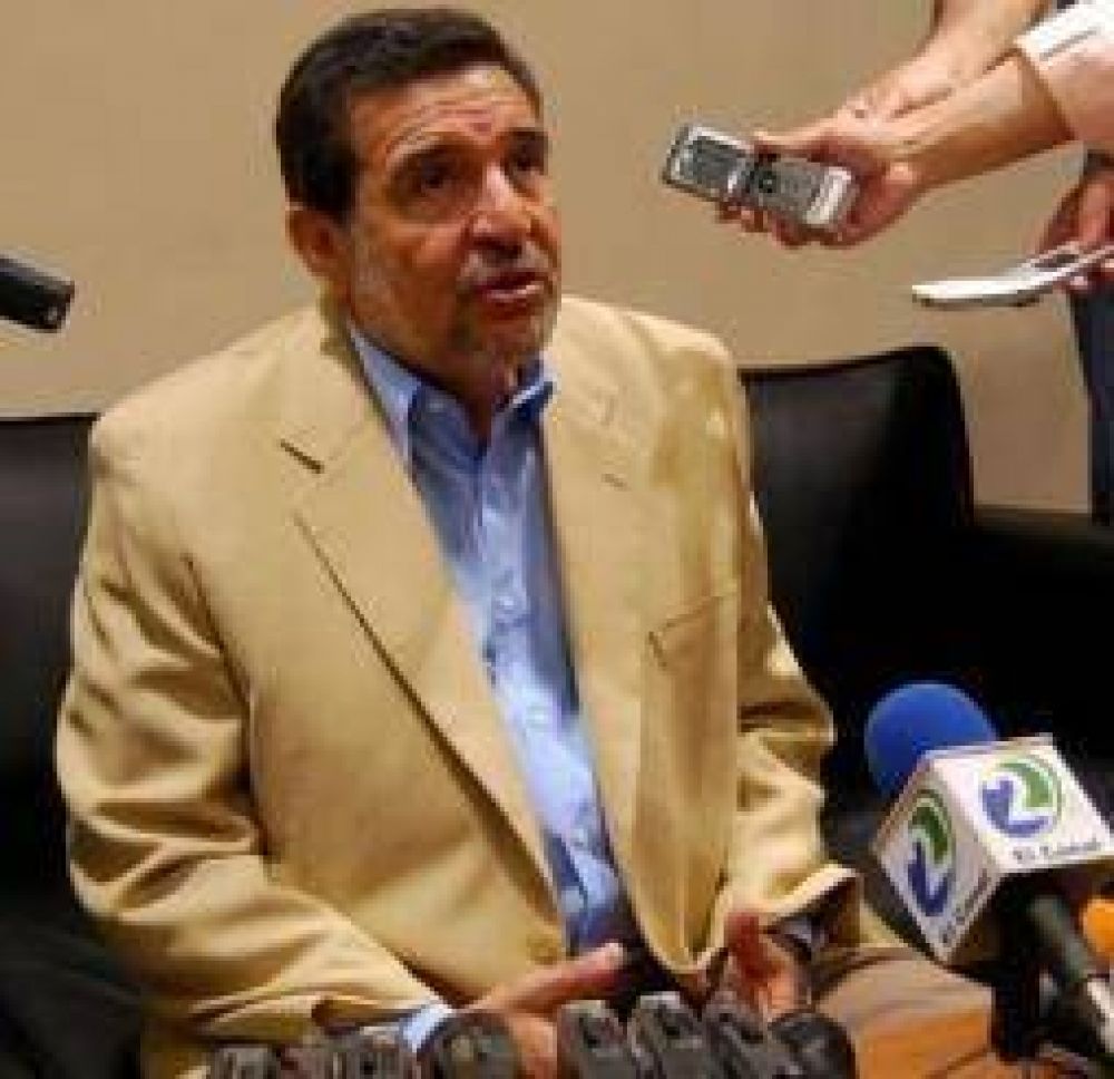 Beder minimiz� la marcha del 8N y garantiz� el pago del aguinaldo