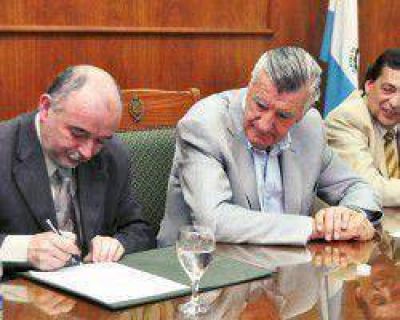  Firman convenios y el Programa de Gesti�n de Residuos avanza