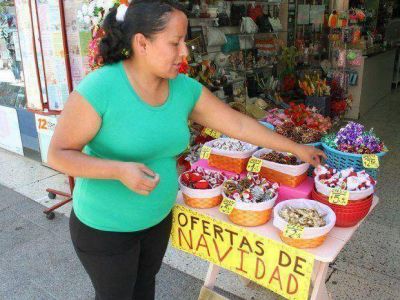 La Navidad ya comenz� a asomar en los comercios