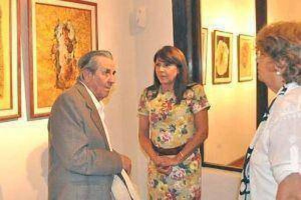 Se abri� la muestra "Voces, Silencios y Sombras" del artistas "Michi" Aparicio