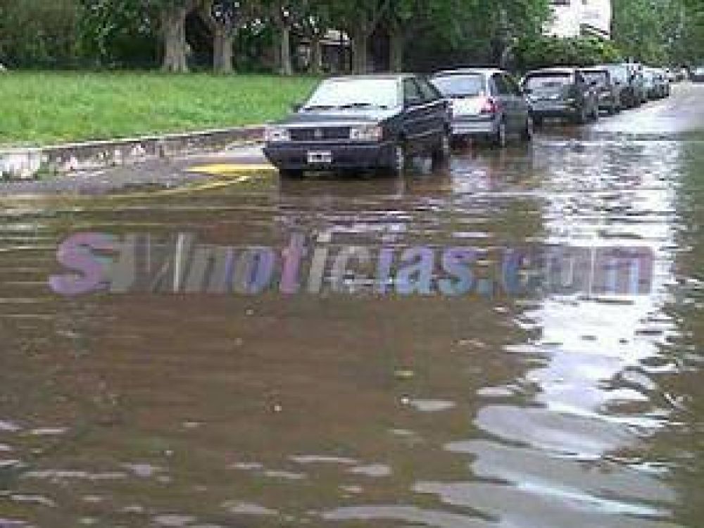 Importante crecida en el r�o a la altura de San Fernando