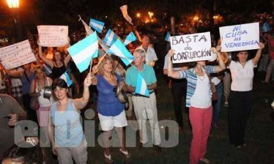 Opositores locales y nacionales analizaron el cacerolazo