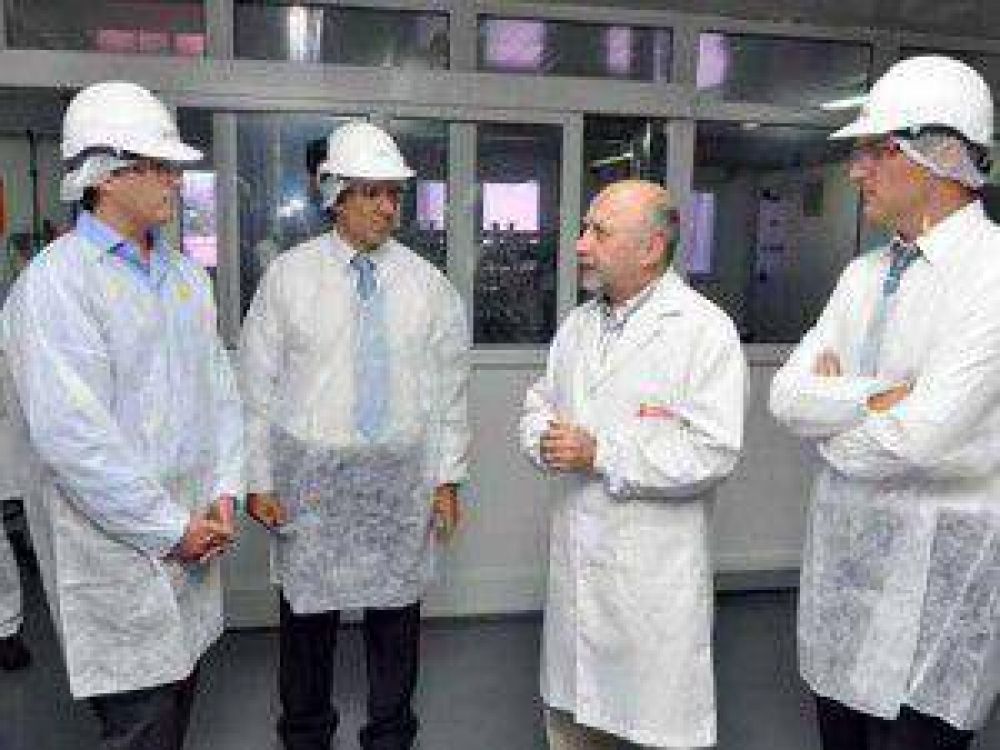 Mart�n visit� la f�brica de D�nica ubicada en Llavallol
