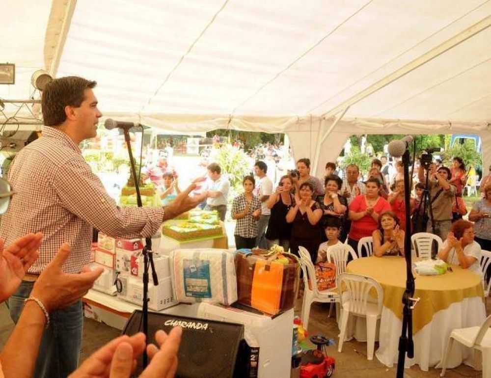 Capitanich: "Los empleados p�blicos constituyen la esencia del dinamismo del Estado"