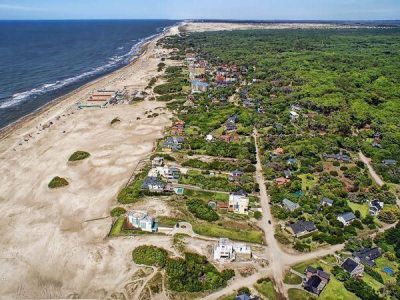 Un grupo de delincuentes usurpa casas en la costa y las subalquilan