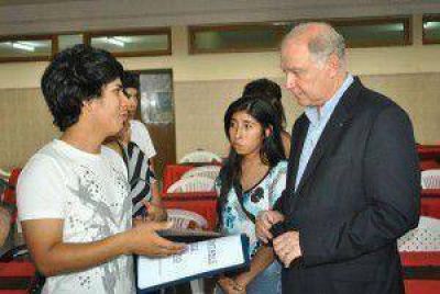  En el Carmen, el Vicegobernador destac� la importancia de la educaci�n para la juventud