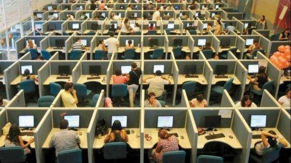  Malestar y protesta por masivos despidos en las empresas de call center