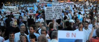El Gobierno insiste con profundizar su modelo: "Otra salida nos matar�a"