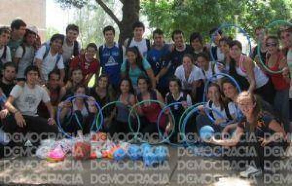 Donaci�n de material deportivo al CEF 126 
